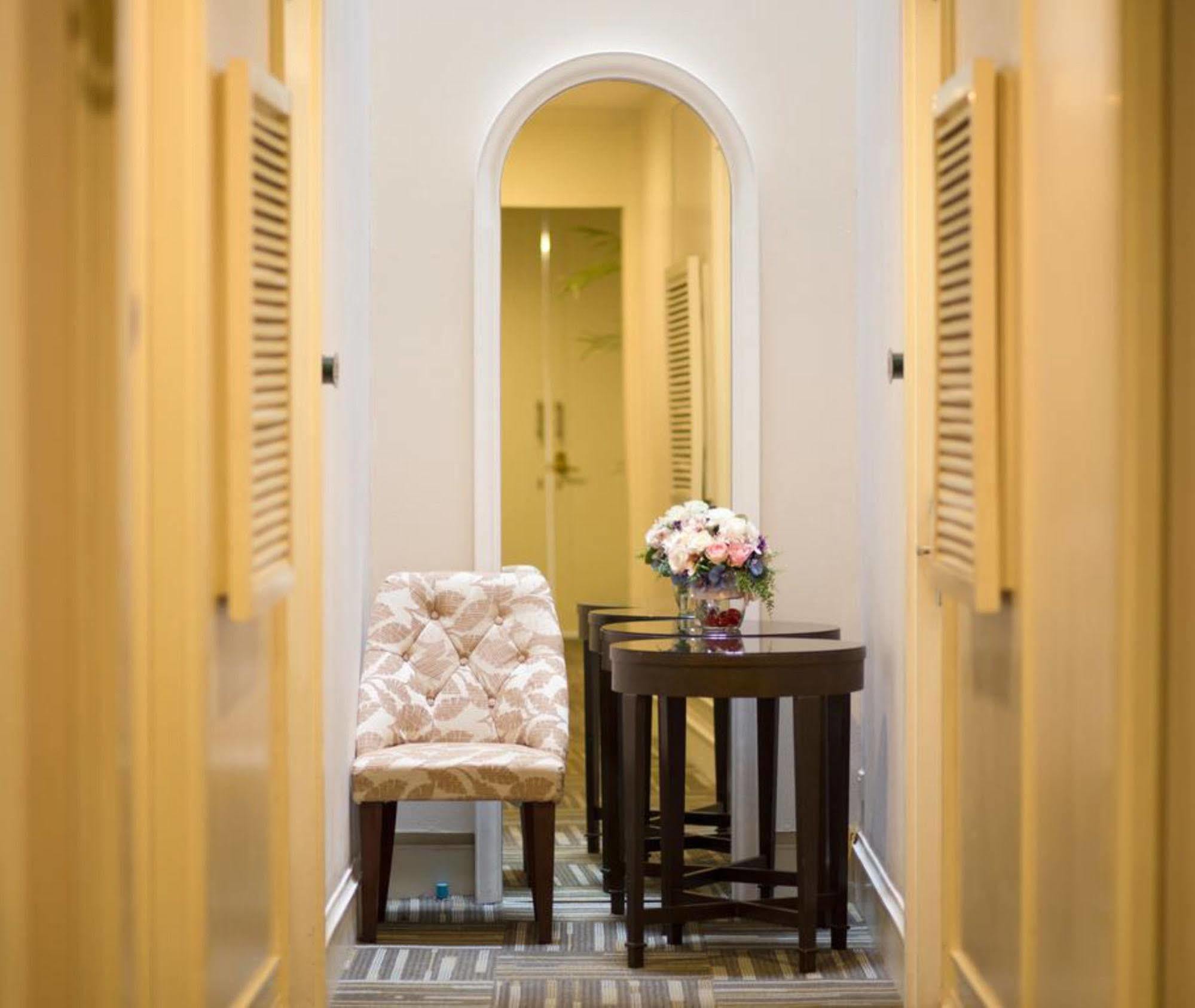 Aphrodite Inn Bangkok Dış mekan fotoğraf