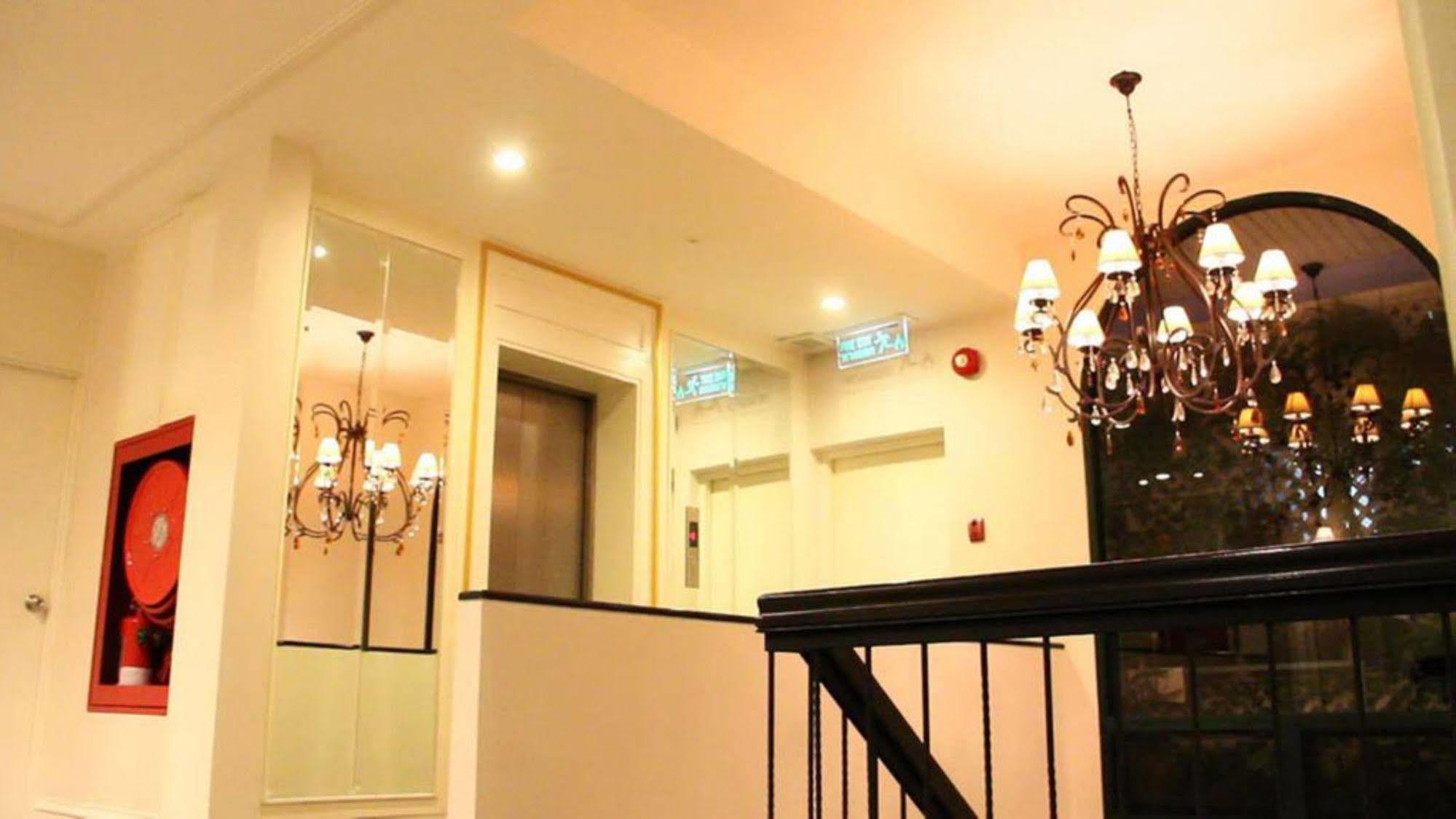 Aphrodite Inn Bangkok Dış mekan fotoğraf